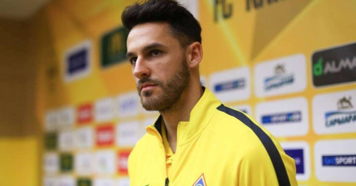 Матч үстіндегі төбелесте алматылық "Қайрат" футболшысының жағын сынды