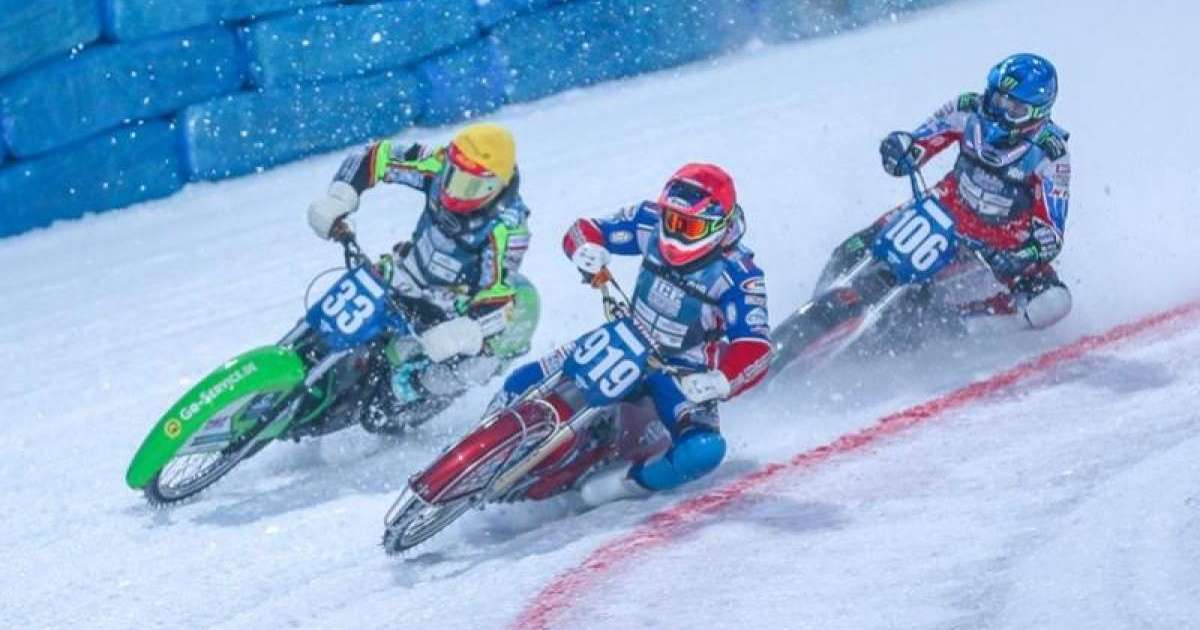 Сағынтаев пен Медведев «Медеу» мұз айдынында мотоциклдер жарысын тамашалады