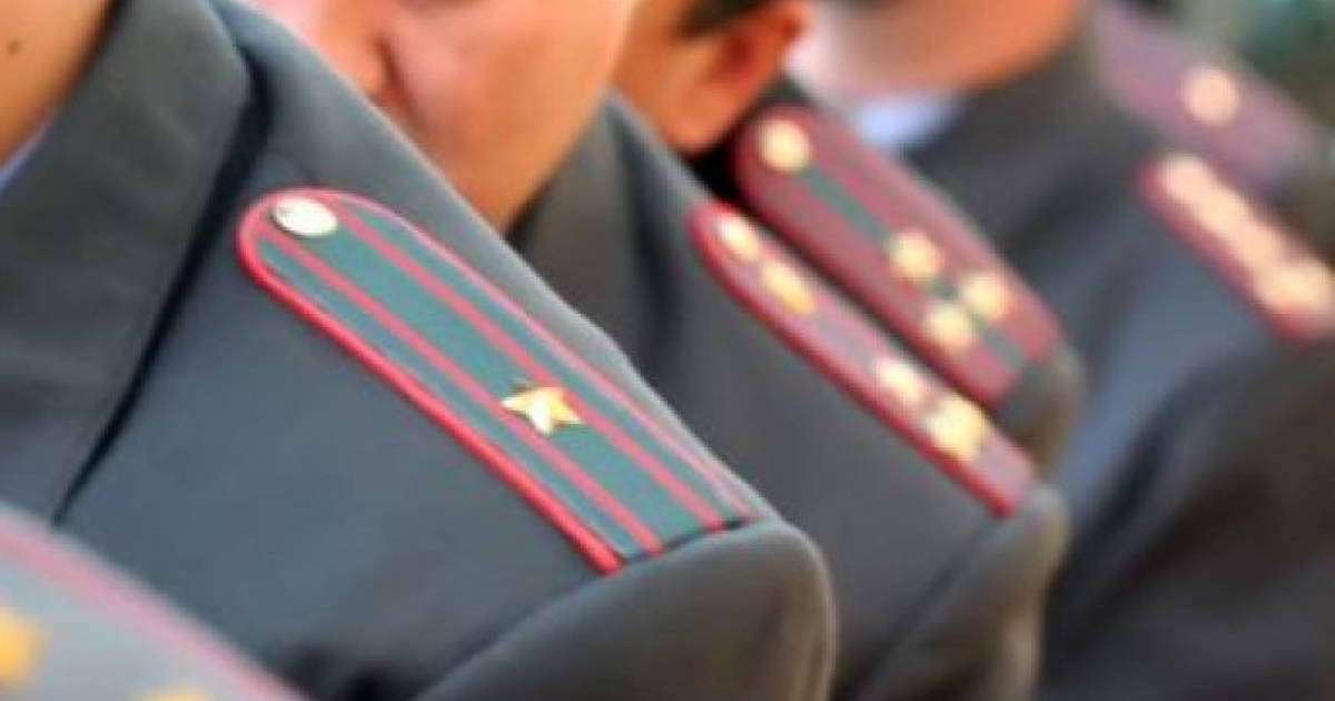 Атыраулық екі полицей кафе қожайынын соққыға жығып, істі болды