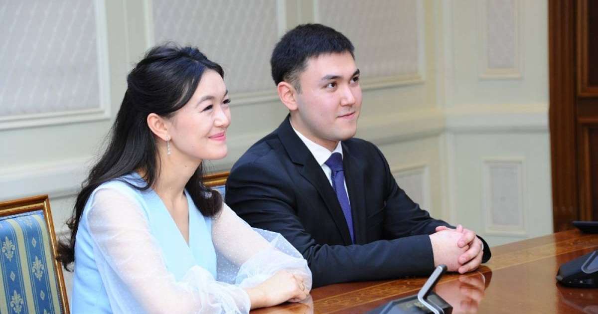 Нұрсұлтан Назарбаев астаналық жас жұбайларды неке қию рәсімімен құттықтады