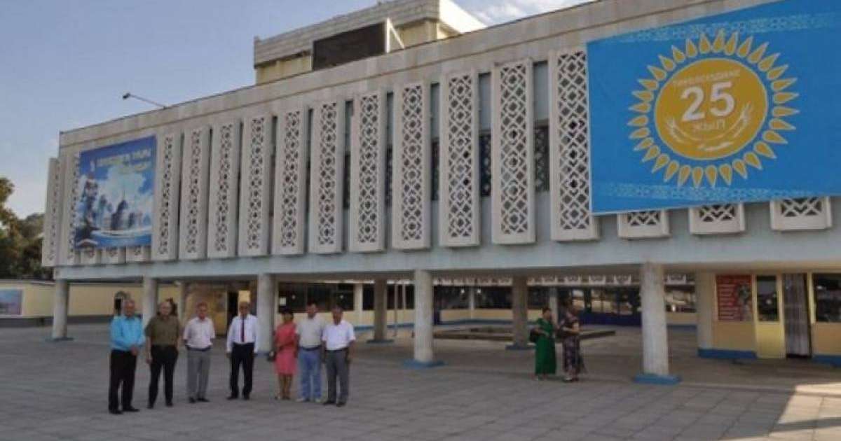 Құрманбек Жандарбеков атындағы театр туралы мәлімет: тарихы мен репертуары