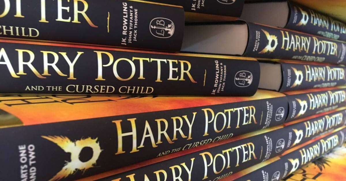 Польша католиктері Гарри Поттер туралы кітаптарды жағып жіберді