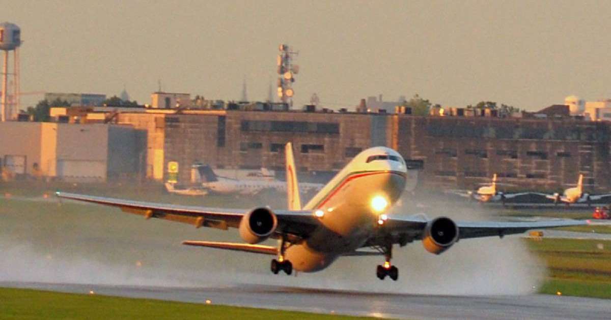 津巴布韦航空公司一架波音767客机发生空中起火 在南非降落