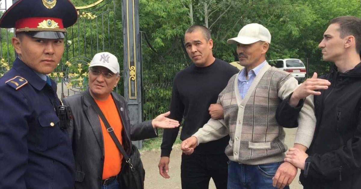 Полиция ғимаратынан құлаған оралдық белсенді оқиғаның қалай болғанын айтты