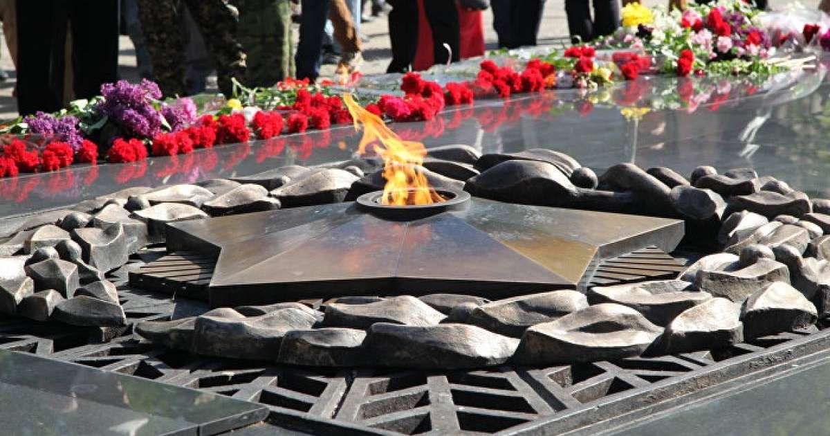 Хиуаз Доспанова: өмірбаяны, отбасы, "түнгі мыстан"