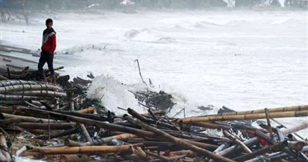 Ер адам цунамиден әйелін құтқарамын деп анасы мен ұлынан айырылды