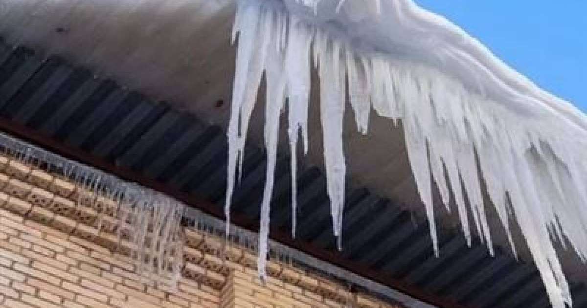 Алматыда әйелдің басына мұз құлап қаза тапты