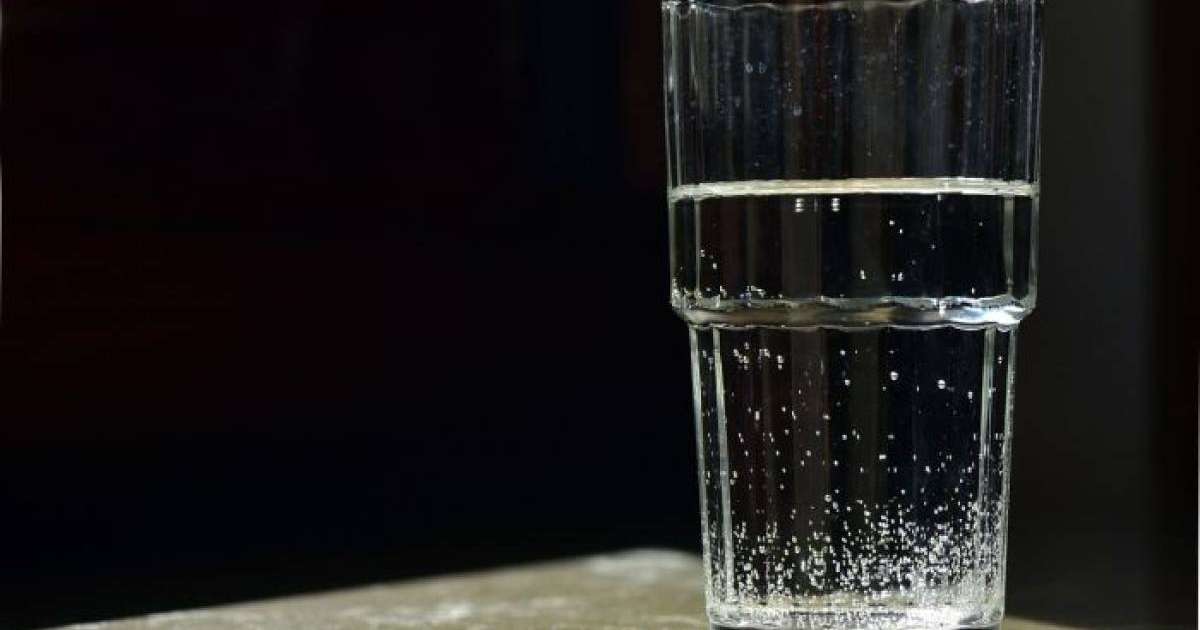 плакат үшін қамауға алынған Асия Тулесова аштық жариялады