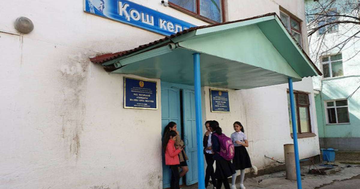 Шымкент мектебінің мұғалімдері "ақша жинағыш" директор қайта оралады деп қорқады