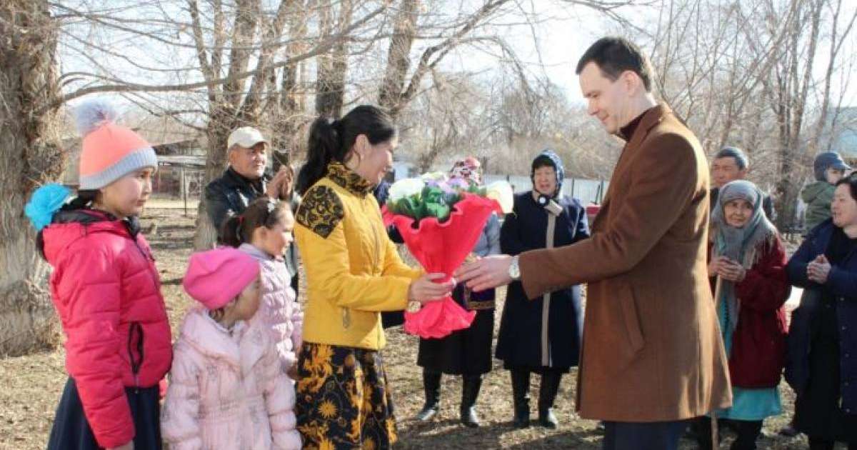 Алматы облысының кәсіпкерлері өз ауылындағы жоқ-жітіктерге үй алып берді