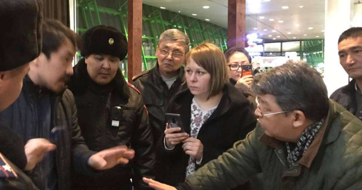 Нұр-Сұлтан әкімшілік соты алдына ондаған белсенді журналист Глушкованы қолдап келді