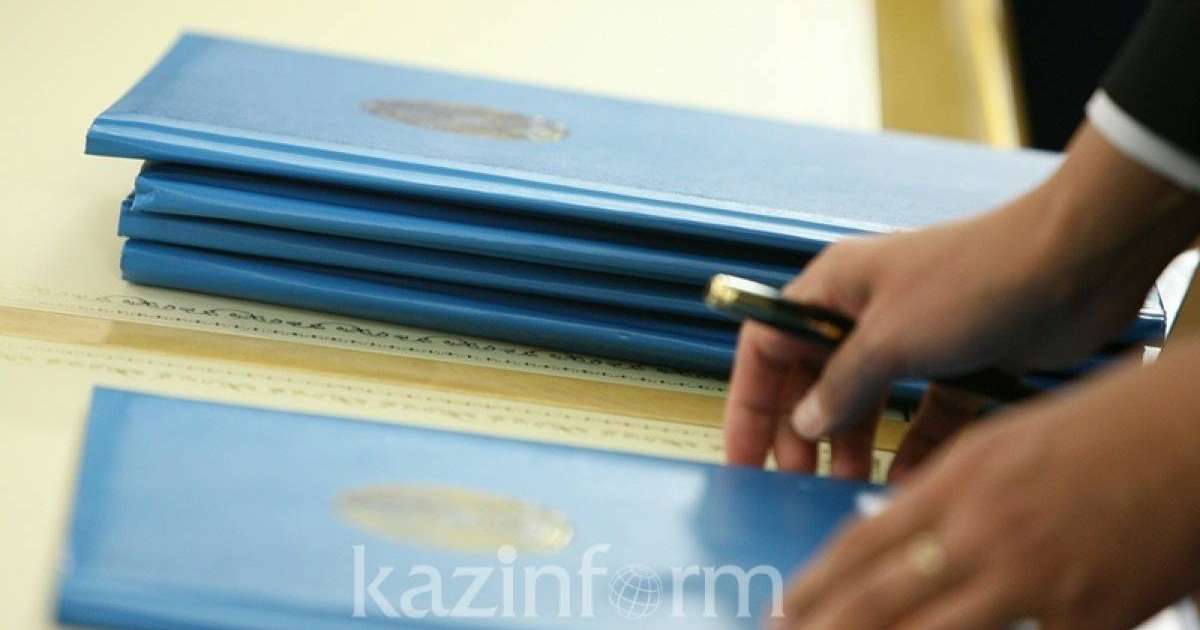 宪法委员会就托卡耶夫总统的咨询做出正式解释