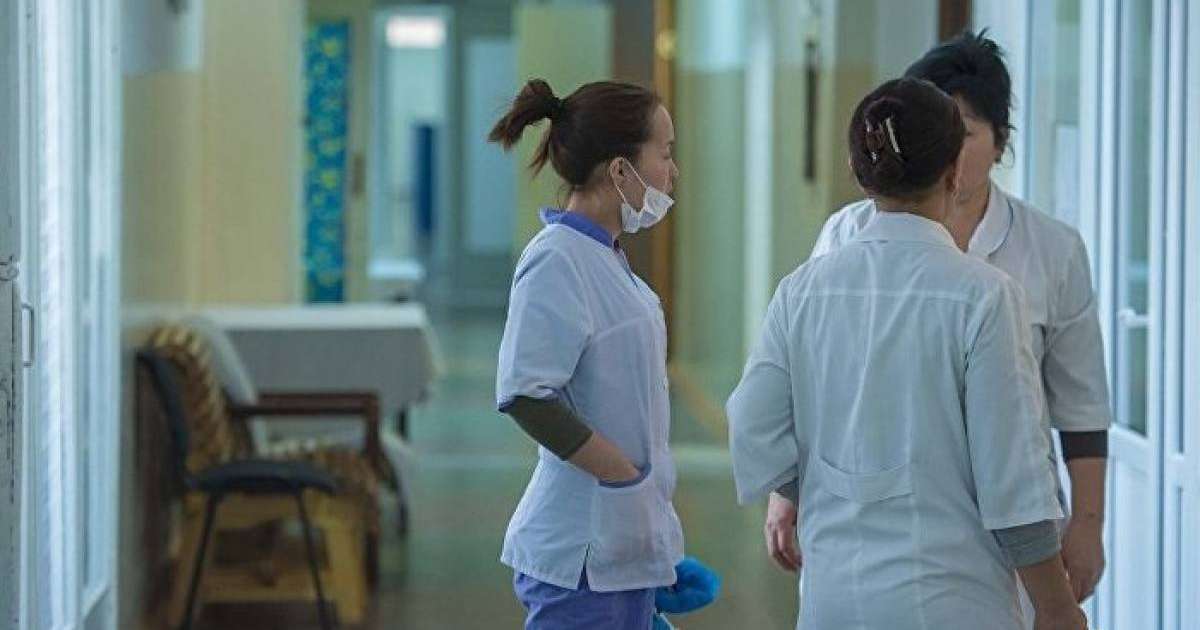 Қазақстандық боксшы нокаутпен жеңілгеннен кейін ауруханаға түсті