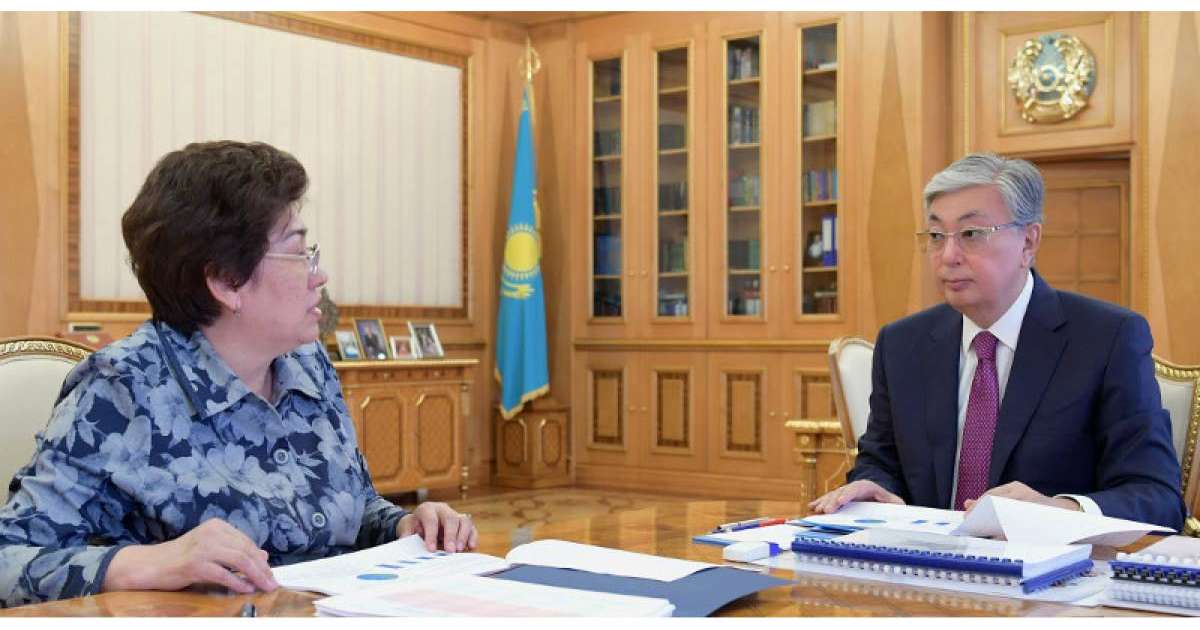 托卡耶夫总统接见教科部长