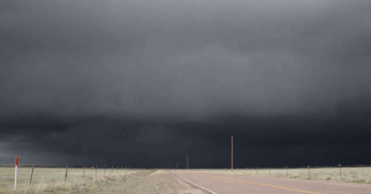 АҚШ-тағы дауыл алдындағы қорқынышты видео