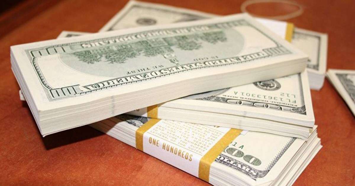 Танымал әртіс даяшы қыздарға 20 мың доллар шайпұл қалдырып кетті