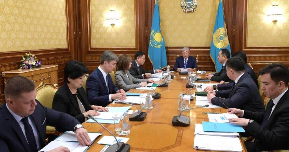 托卡耶夫总统听取央行2018年工作总结汇报