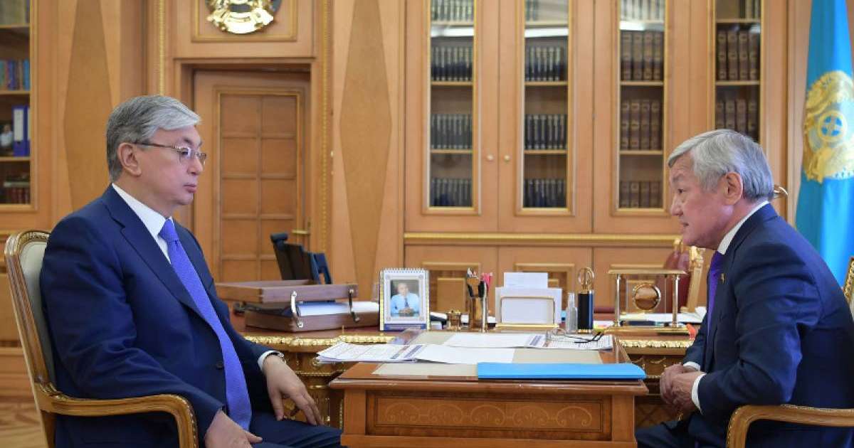 托卡耶夫总统会见劳动和社会保障部部长