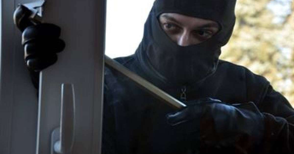 Танымал діни қызметкердің үйі тоналды