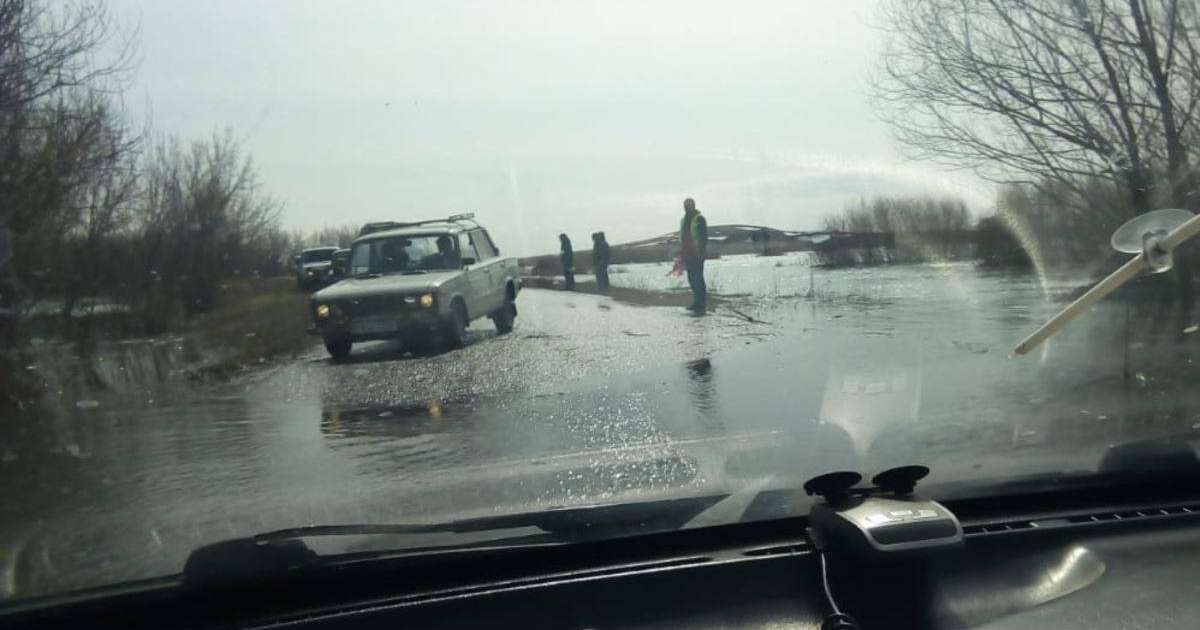 Садовое ауылының тұрғындарын эвакуациялап жатыр