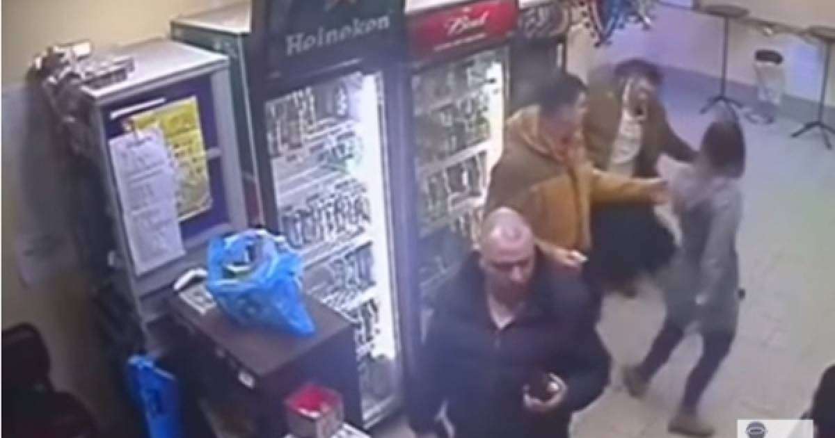 ​Сатушы дөрекі сатып алушыны ұрып тастады