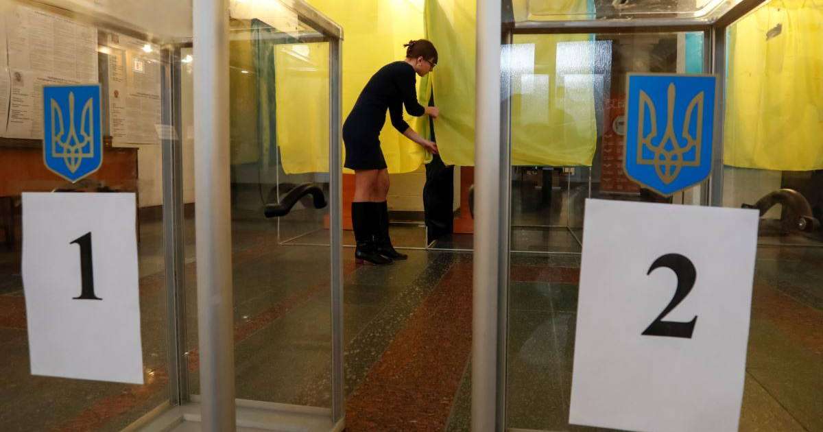 Нұр-Сұлтандағы Украина елшілігінде азаматтар дауыс беріп жатыр