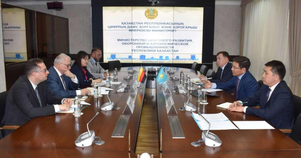 数字发展、国防和航空航天工业部部长会见德国驻哈大使