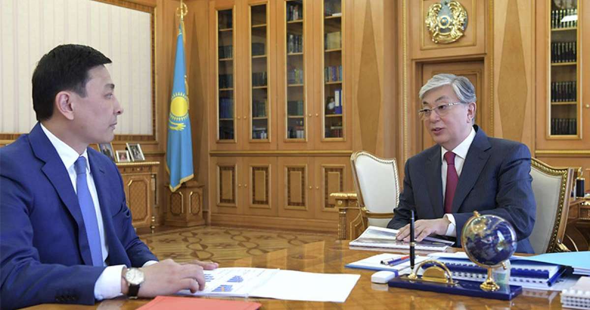 托卡耶夫接见西哈州州长阔勒戈诺夫