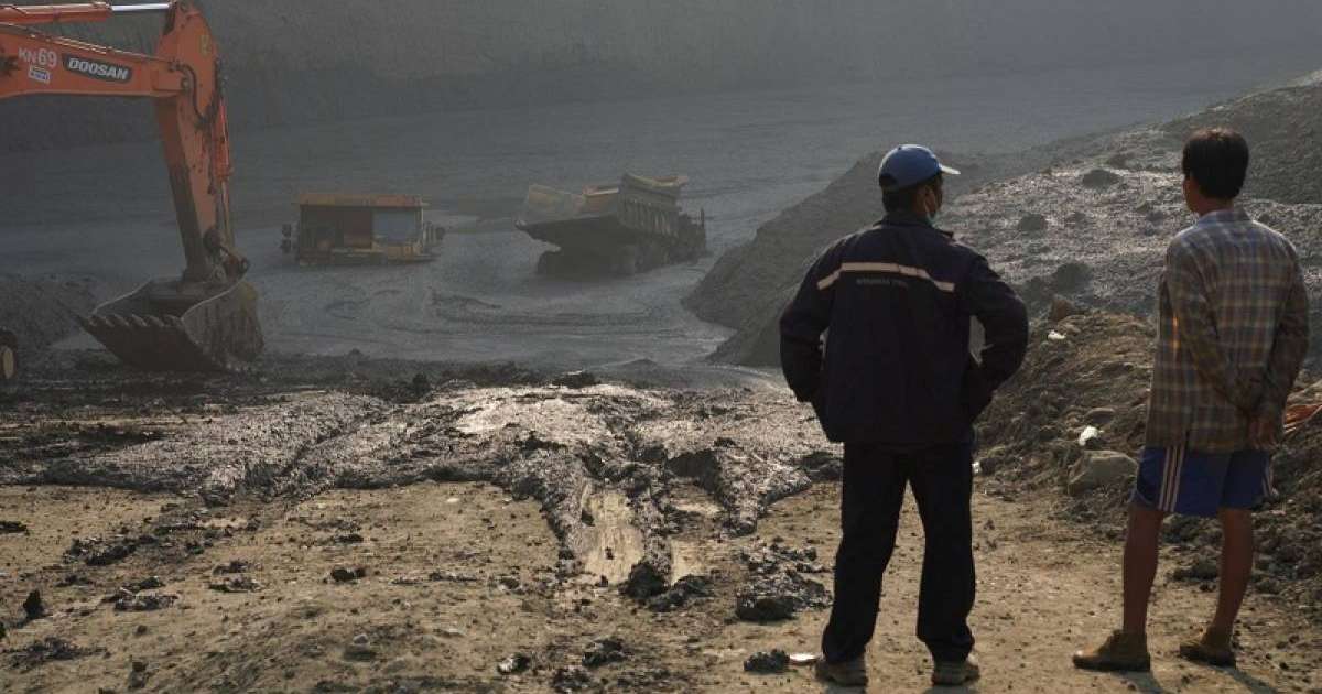 缅甸一处矿区深夜发生山体滑坡 致54名矿工被埋