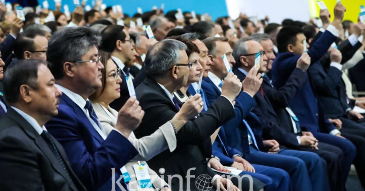 “祖国之光”党一致通过托卡耶夫的总统候选人提名