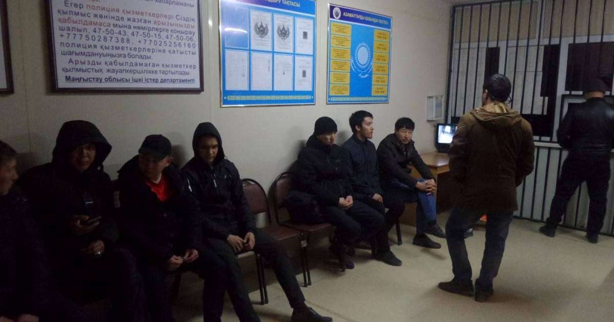 Жаңаөзенде жұмыс талап еткен оннан аса адамды полиция тергеді