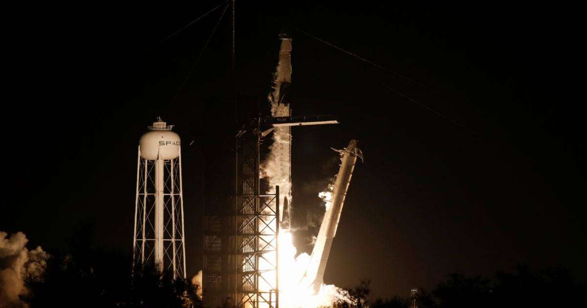 SpaceX кемесі Халықаралық ғарыш станциясымен тұңғыш рет түйісті