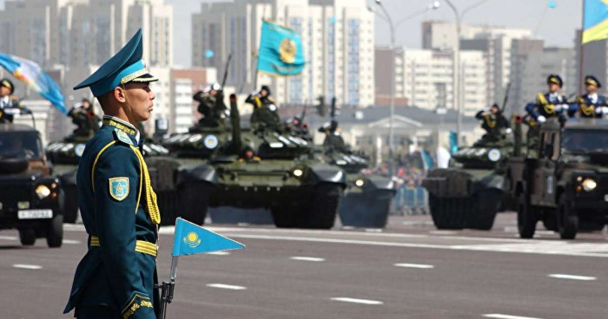 Бішкекте ілулі тұрған Қазақстан әскерилерінің суреті жұрттың ашуын туғызды