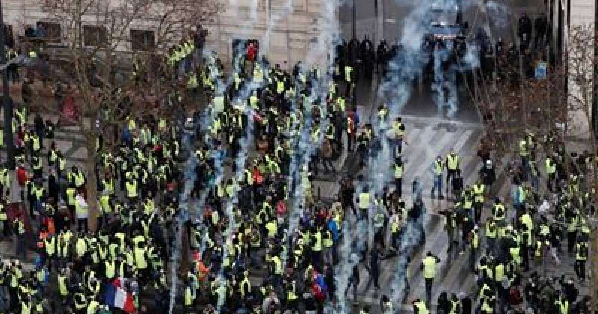 Полиция наразыларға газ шашты | КТК