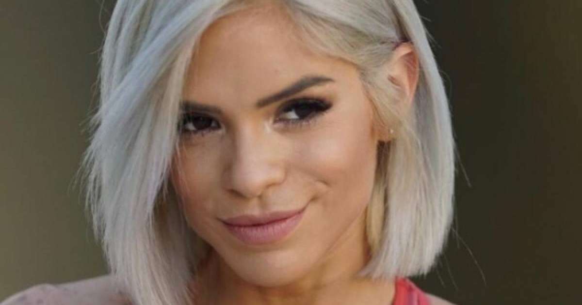 Видеошок: Талпақ танау танымал модельді тістеп алған