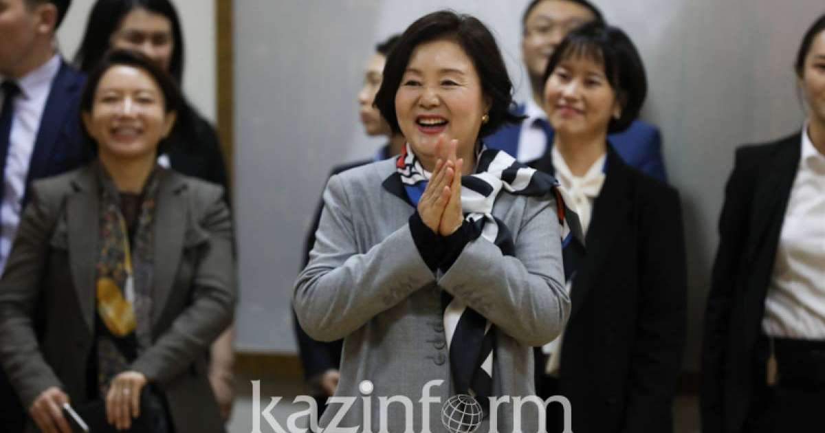 韩国第一夫人访问纳扎尔巴耶夫大学