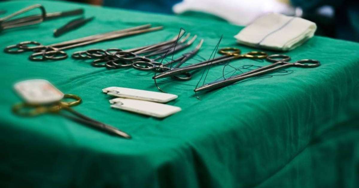 Ақтөбелік дәрігерлер 11 айлық шалқарлық баланың тамағында тұрып қалған жаңғақты алды