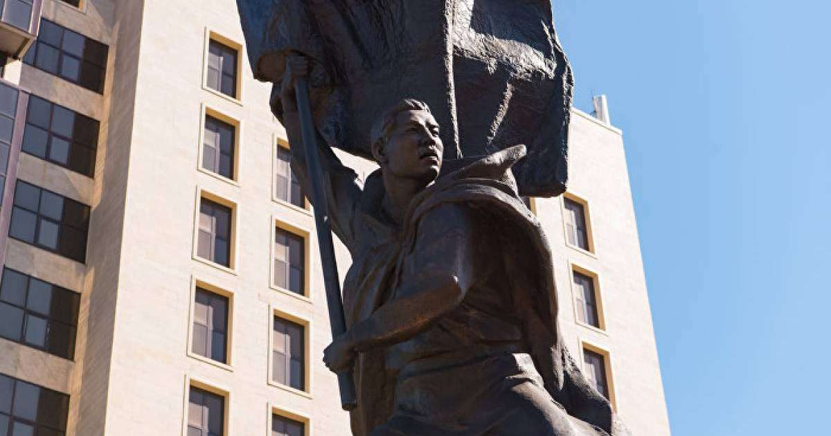 Рақымжан Қошқарбаев: руы, ерлігі, естелігі, соғыстан кейінгі өмірі