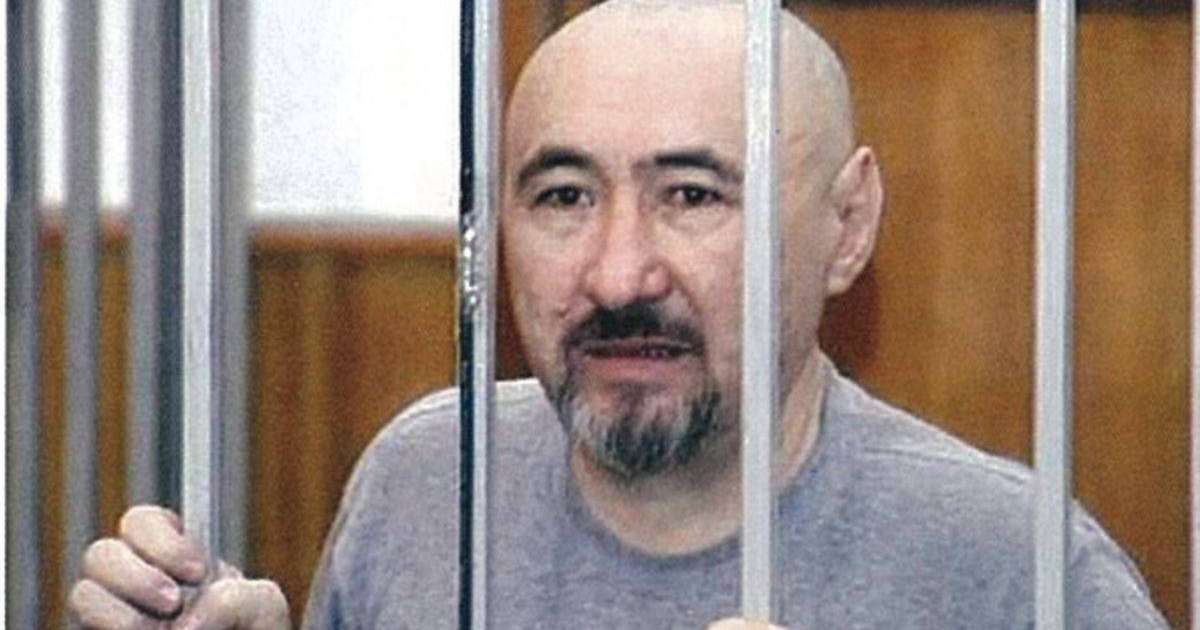 "Ақпаратқа зәру, киімі тозған". Арон Атабектің түрмедегі жағдайы