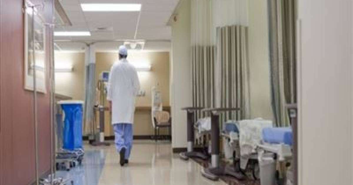 Науқас дәл операция үстінде дәрігерге ақша төлеуге мәжбүр болған