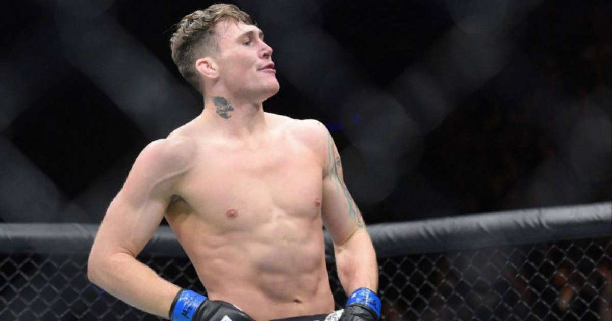 Ресейлік сатушы қыздың нокауты UFC файтерін тәнті етті