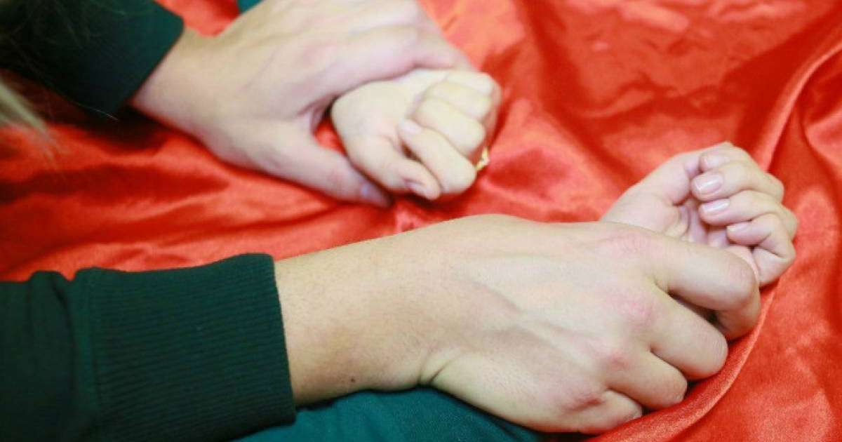 Дене шынықтыру мұғалімі 13 жастағы оқушы қызды спорт залында жарты жыл бойы зорлап келген