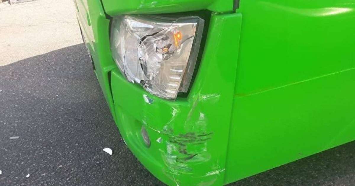 Автобус жүргізушінің денесі құрысып, рөлді жібере салды – қорқынышты видео