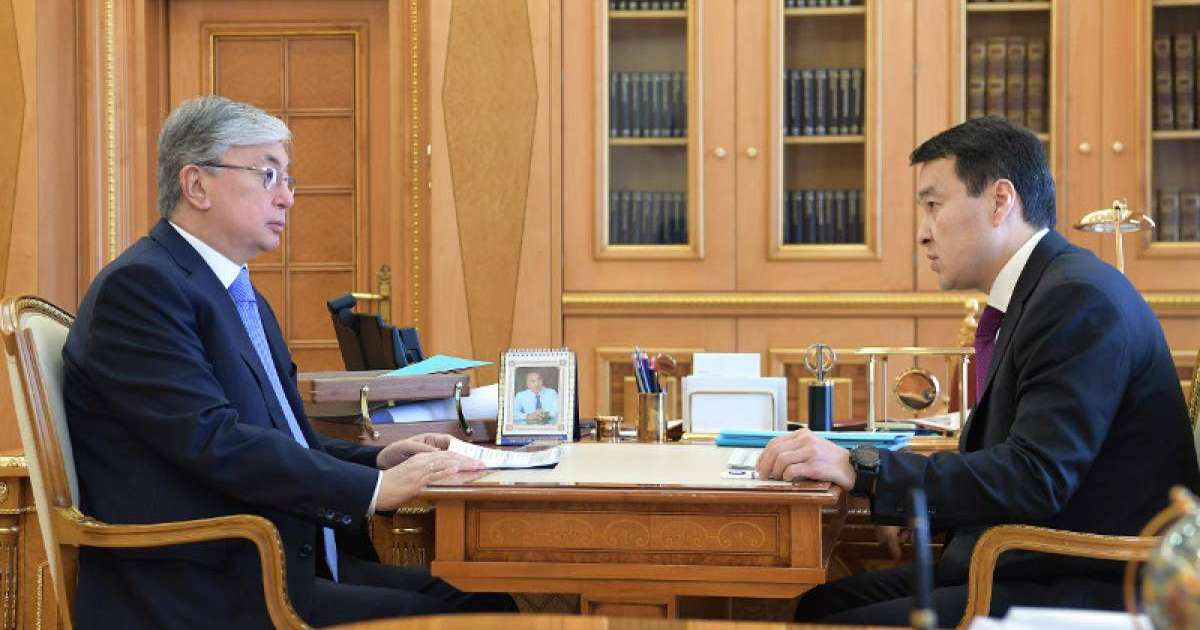 总统接见财政部部长斯玛伊洛夫