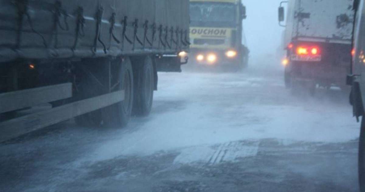 Самара - Шымкент тас жолында жеті жүк көлігі соқтығысты