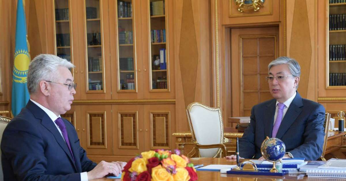 托卡耶夫总统接见外交部长阿塔姆库洛夫