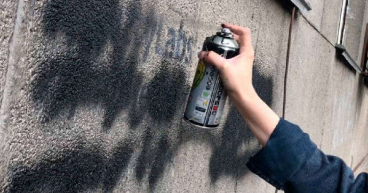 Астанада есірткі жарнамаларын таратқан жас жігіттер ұсталды