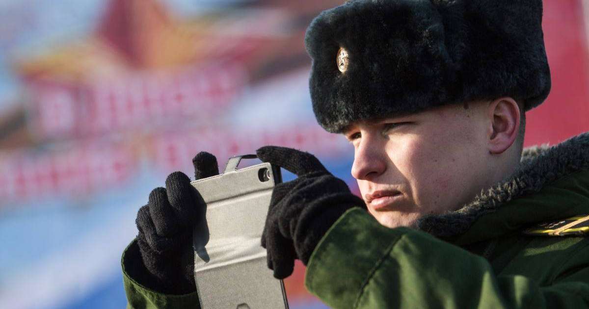 Ресей әскери қызметкерлерге гаджет қолдануға тыйым салды