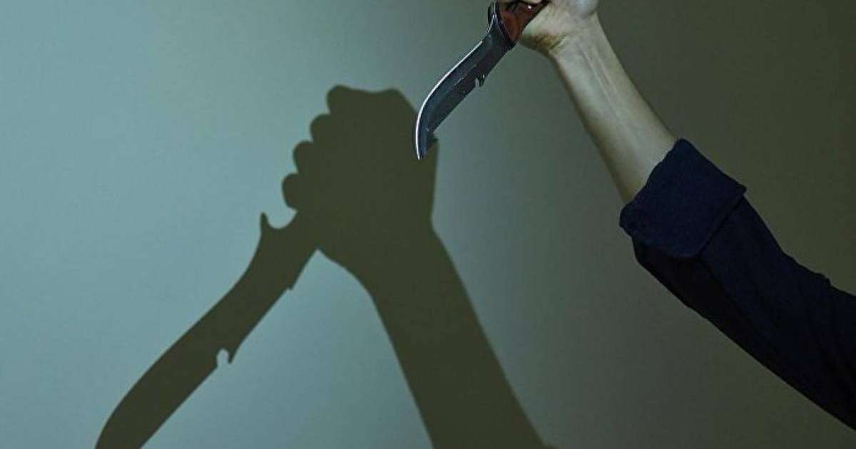 Қарағандыда ер адам туған қызын кепілге алды