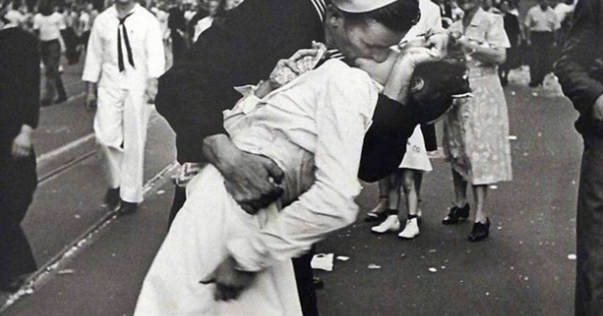 Ұлы Отан Соғысының аяқталуы символына айналған фото кейіпкері қайтыс болды